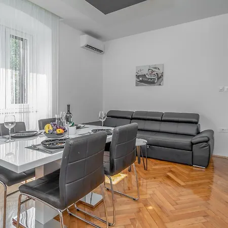 Dada アパート リエカ