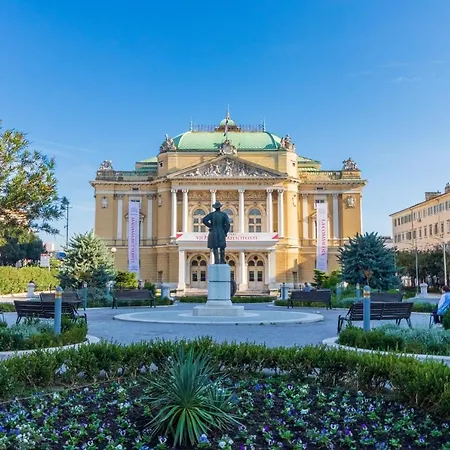 Dada Апартаменты *